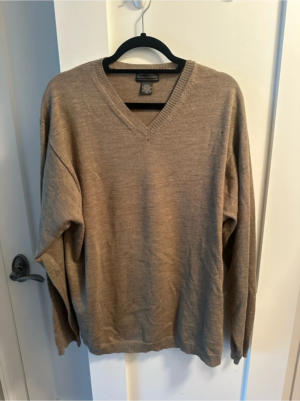 Banana Republic Men's V-Neck Sweater - Beige/Taupe